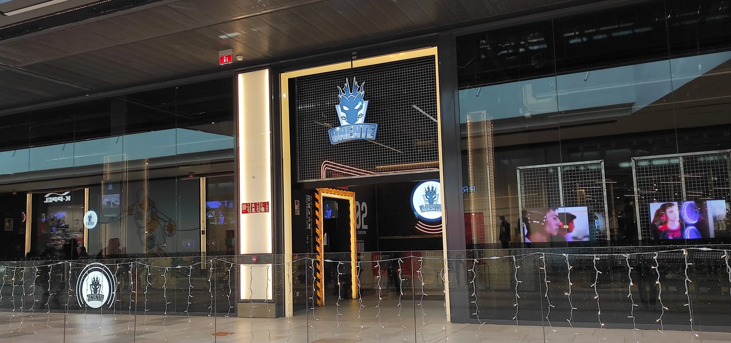 Entrada del local Onente Gaming en CC Vialia